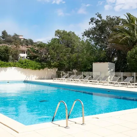 Prázdninový areál Domaine Santa Giulia Palace Porto-Vecchio (Corsica)