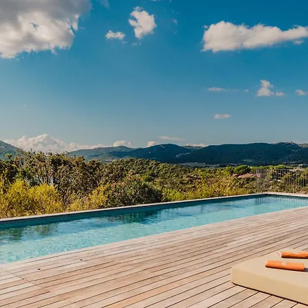 Prázdninový areál Domaine Santa Giulia Palace Porto-Vecchio (Corsica)