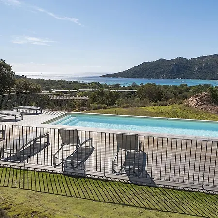 Prázdninový areál Domaine Santa Giulia Palace