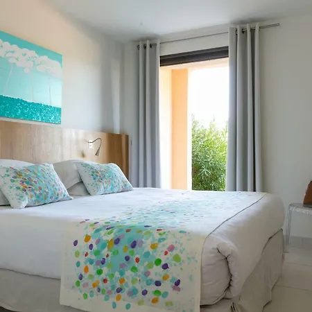 ホリデーパーク Domaine Santa Giulia Palace 4*