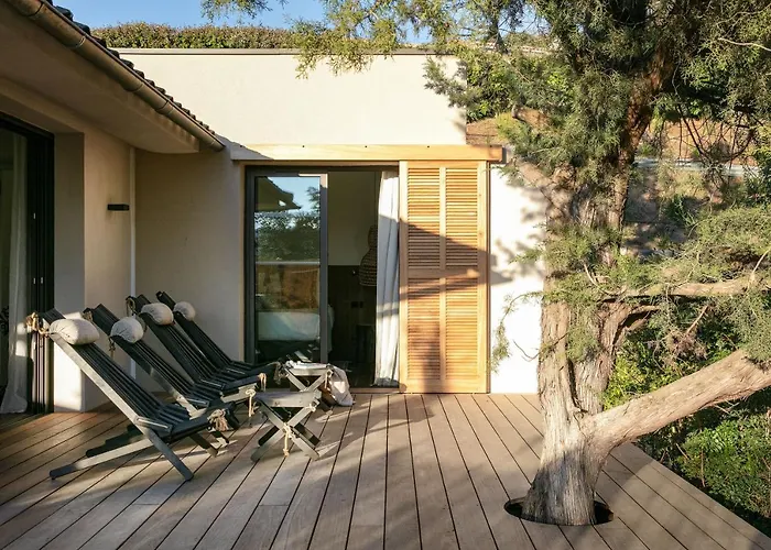 假日公园 Domaine Santa Giulia Palace 4*