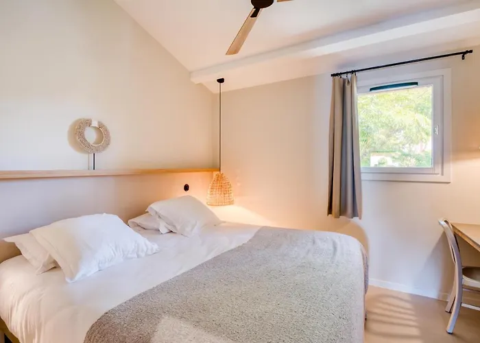 Domaine Santa Giulia Palace 假日公园 4*