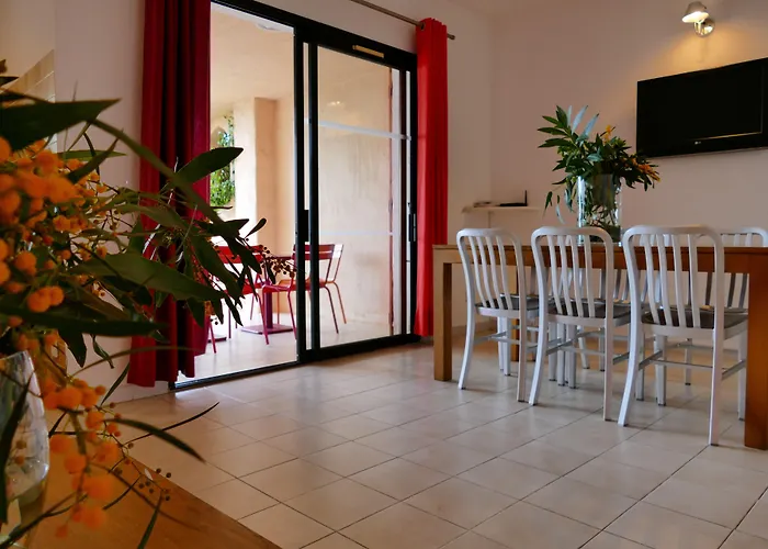 منتزه العطل Domaine Santa Giulia Palace