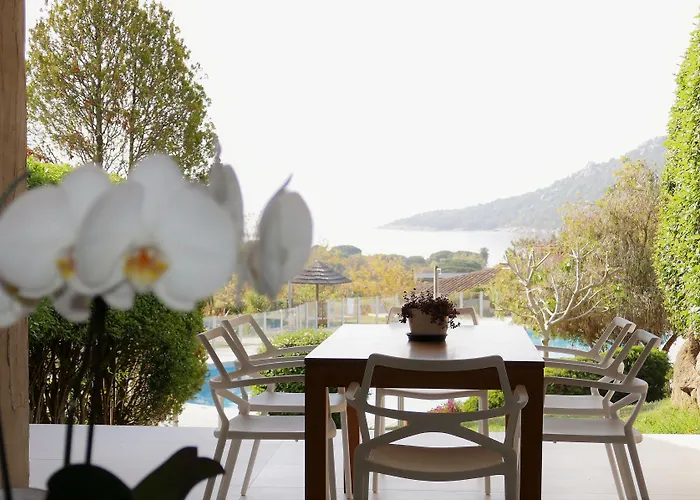 منتزه العطل Domaine Santa Giulia Palace 4*